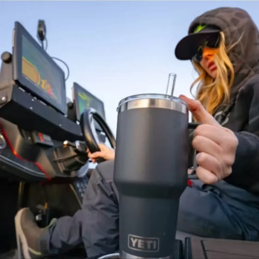 Yeti‎ Rambler 35oz Mug w/Straw Lid- Black